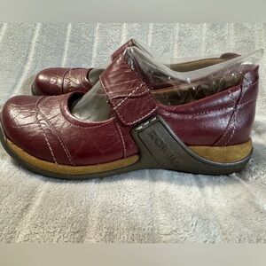 Romika Milla 96 Burgundy Leather Mary Jane Flats EU 37 US 6 to 6.5